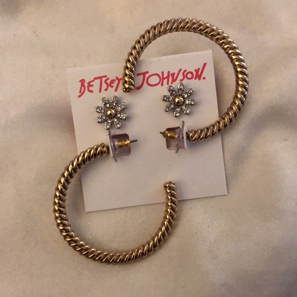 Betsey Johnson Some Bunnys Baby Daisy Studs & Gold Tone Hoop Earring Set NWT - Picture 6 of 12